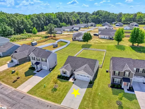 220 Highland Station Dr, Clinton, SC 29325