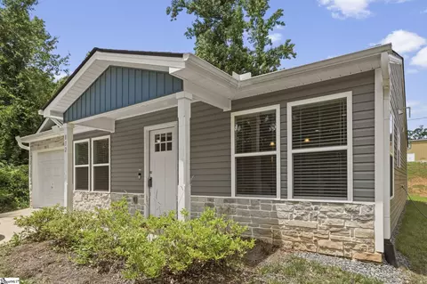 832 Fairwood Dr, Woodruff, SC 29388