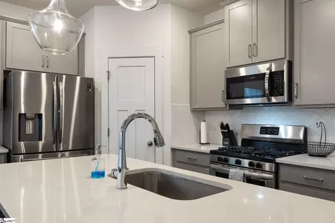 Kitchen - 100 Grey Oak Trl, Greer, SC 29650 photo 2 of 2