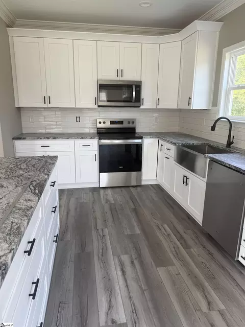Kitchen - 749 Ruby Golightly Dr, Inman, SC 29349 photo 2 of 2