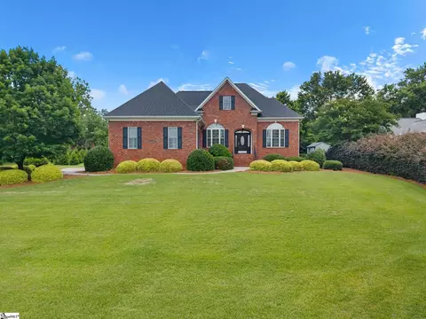 102 Club Ridge Dr, Pickens, SC 29671