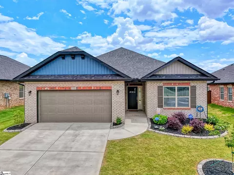106 Red Hollow Rd, Simpsonville, SC 29681