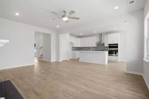 Living - 557 Hydrangea St, Seneca, SC 29678 photo 5 of 5