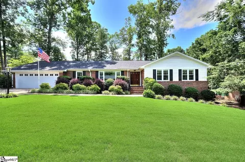 5 Fernwood Dr, Taylors, SC 29687