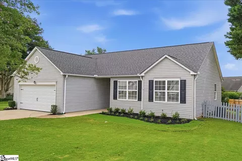 8 Equestrian Ct, Simpsonville, SC 29680