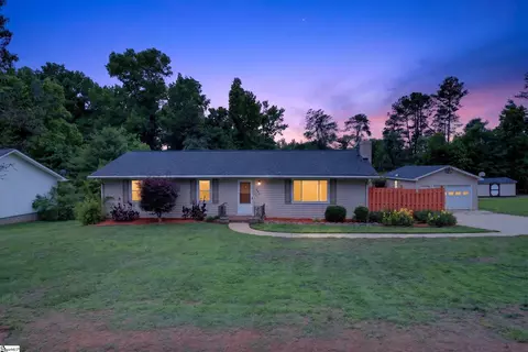 109 Woodruff Ct, Moore, SC 29369