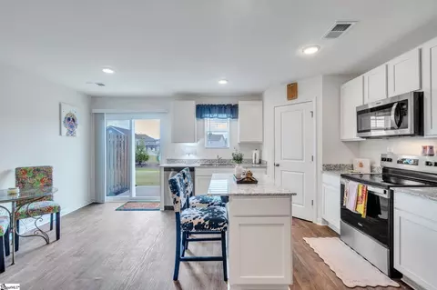 Kitchen - 463 Seaborn Cir, Pendleton, SC 29670 photo 3 of 4
