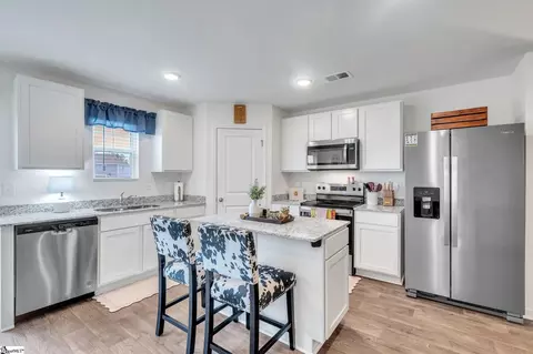 Kitchen - 463 Seaborn Cir, Pendleton, SC 29670 photo 4 of 4