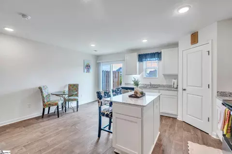 Kitchen - 463 Seaborn Cir, Pendleton, SC 29670 photo 2 of 4