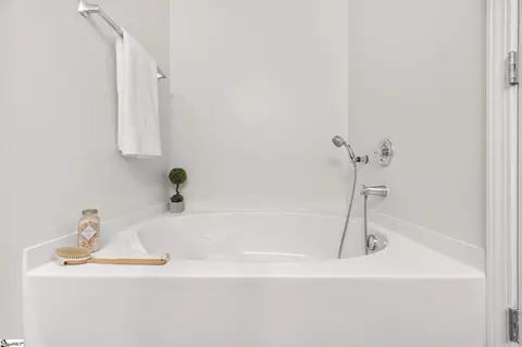 Bath - 308 Cabot Hill Ln, Greer, SC 29651 photo 2 of 3