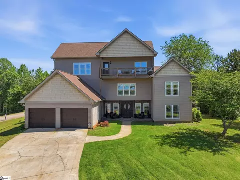 142 W Waters Edge Ln, West Union, SC 29696