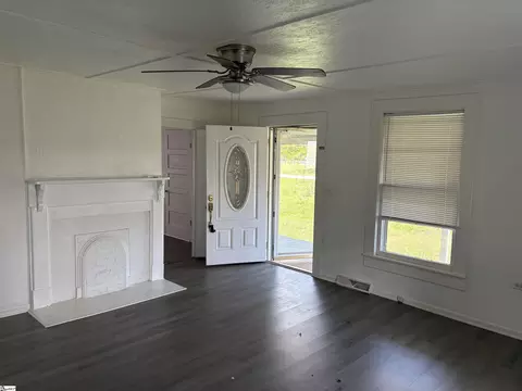 Living - 24 Adger St, Pelzer, SC 29669 photo 2 of 4