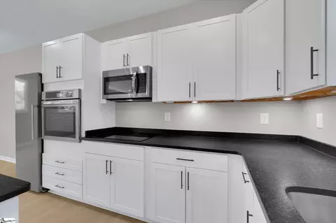 Kitchen - 159 Cherokee Trl, Easley, SC 29640 photo 4 of 5