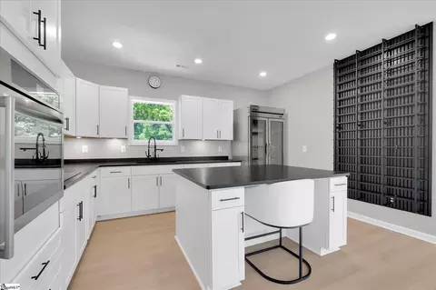 Kitchen - 159 Cherokee Trl, Easley, SC 29640 photo 3 of 5