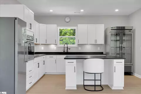Kitchen - 159 Cherokee Trl, Easley, SC 29640 photo 2 of 5