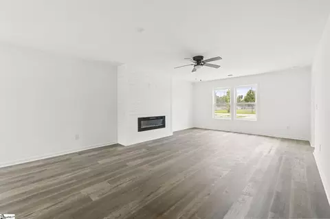 Living - 706 Laurel St, Honea Path, SC 29654 photo 4 of 4
