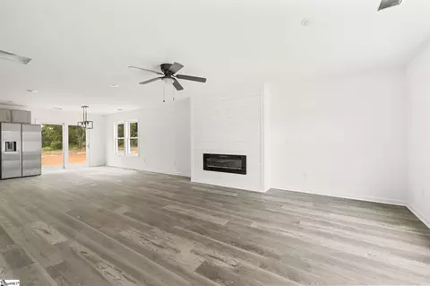 Living - 706 Laurel St, Honea Path, SC 29654 photo 1 of 4
