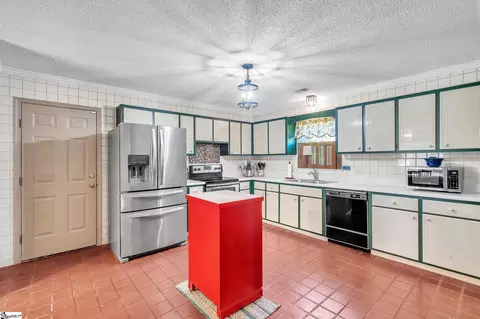 Kitchen - 314 E Celestial Dr, Greer, SC 29651 photo 2 of 3
