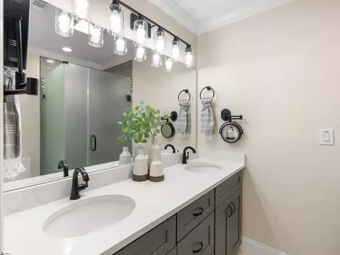Bath - 453 Circle Rd, Greer, SC 29651 photo 2 of 2