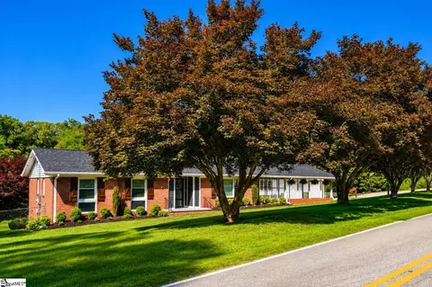 150 Greenway Dr, Cowpens, SC 29330