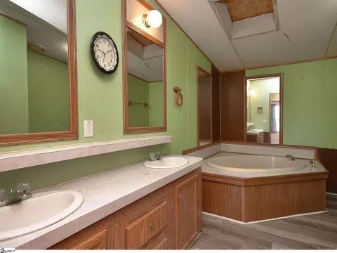 1390 1st Ave, Starr, SC 29684 photo 15