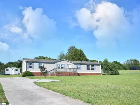 1390 1st Ave, Starr, SC 29684