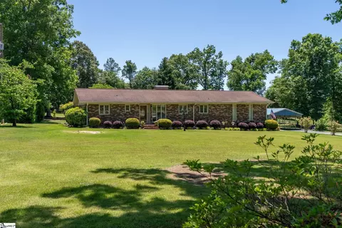 136 Bagwell St, Easley, SC 29640