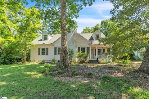 206 W Farley Ave, Laurens, SC 29360
