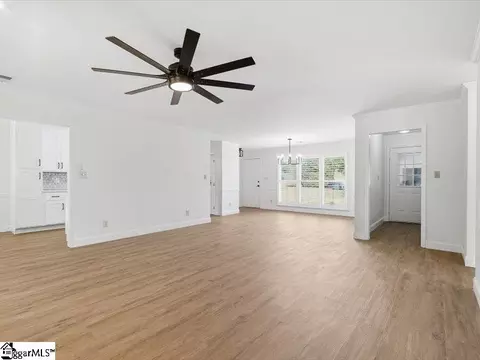 Living - 233 Summerfield Rd, Moore, SC 29369 photo 3 of 3