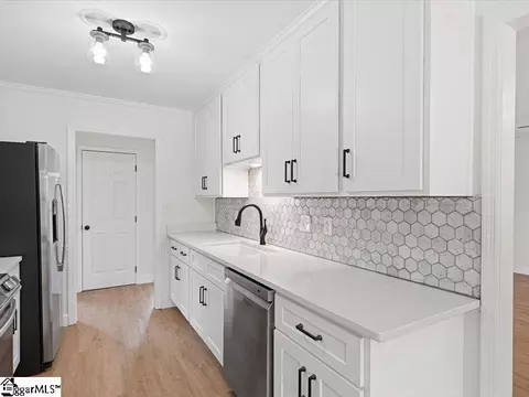 Kitchen - 233 Summerfield Rd, Moore, SC 29369 photo 2 of 3