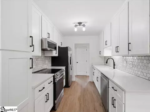Kitchen - 233 Summerfield Rd, Moore, SC 29369 photo 1 of 3