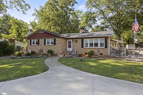 111 Forestdale Dr, Taylors, SC 29687