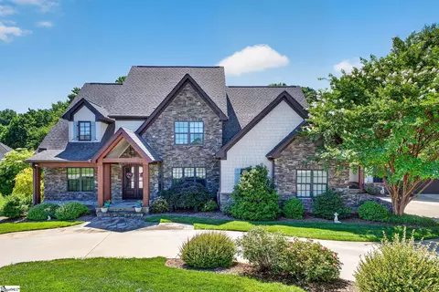 2 Fox Hunt Ln, Greer, SC 29651