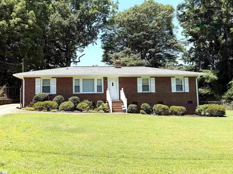 13 Lynhurst Dr, Greenville, SC 29611