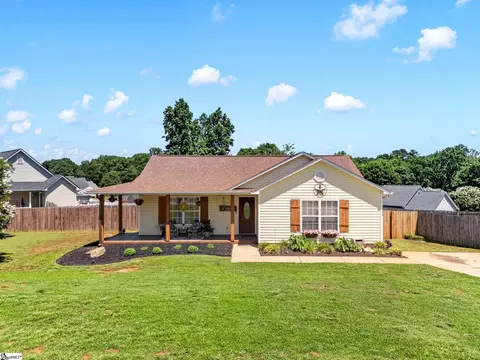 531 Plantation Creek Dr, Boiling Springs, SC 29316