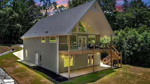 425 Lakewood Dr, Townville, SC 29689