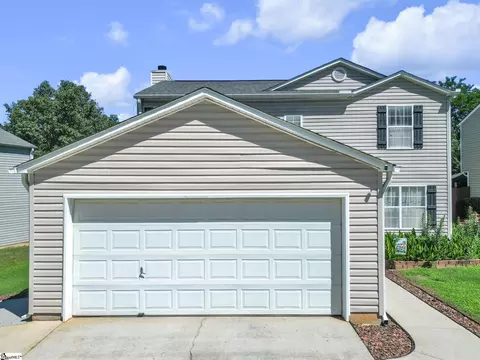 15 Willow Bend Dr, Taylors, SC 29687
