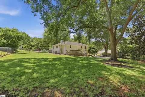 Exterior - 121 Endless Dr, Greer, SC 29651 photo 9 of 12