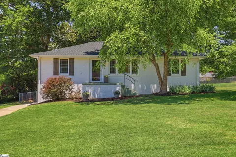121 Endless Dr, Greer, SC 29651