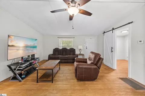 101 Beaver Pond Ct, Easley, SC 29640 photo 2