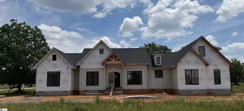 994 Bumblebee Ln, Wellford, SC 29385