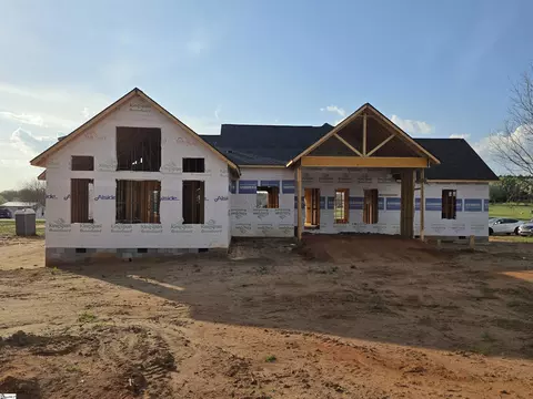 994 Bumblebee Ln, Wellford, SC 29385