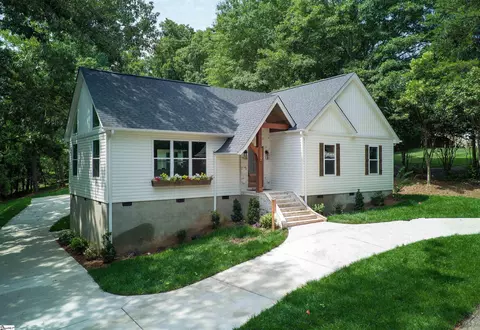 34 Nora Dr, Greenville, SC 29609