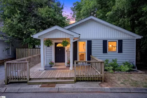 7 Burns Cir, Greenville, SC 29605
