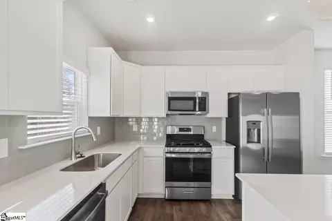 Kitchen - 347 Mykonos Dr, Mauldin, SC 29662 photo 3 of 4