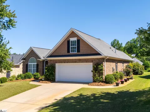 5 Cedarcrest Ct, Simpsonville, SC 29680