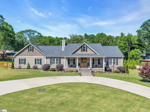 6 Phillips Dr, Travelers Rest, SC 29690