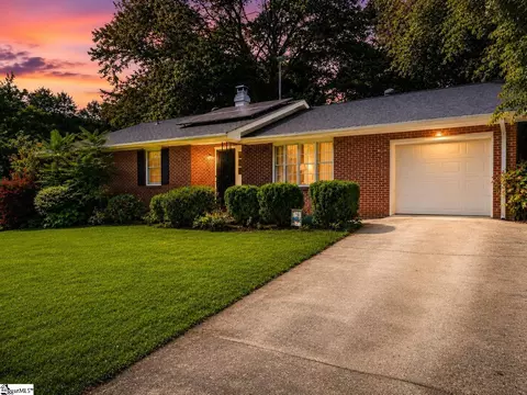 4 Merry Dale Ln, Greenville, SC 29617