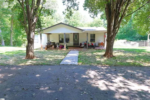 251 Crenshaw Rd, Cowpens, SC 29330