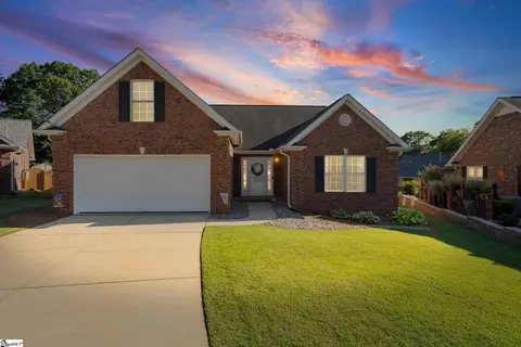 6 Huntley Ct, Simpsonville, SC 29681